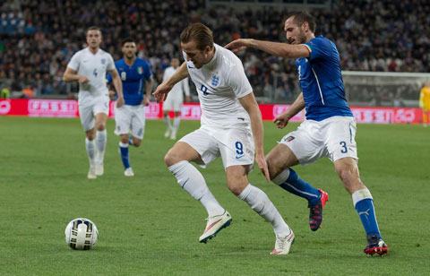 Harry Kane (số 9) và đồng đội sẽ biết cách vượt qua vật cản cuối cùng là Italia trên “thánh địa” Wembley đêm nay để đăng quang