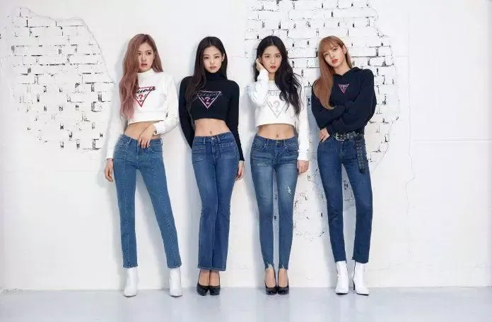 Hình nền BLACKPINK quảng cáo quần jeans (Ảnh: Internet)