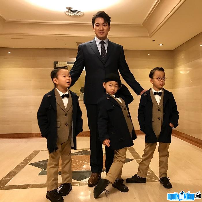 Sao nhí Daehan Minguk Manse và bố Song Il Gook