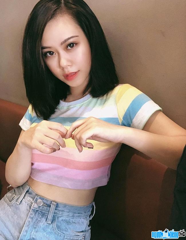 Vòng eo con kiến của hot girl Mai Cơ