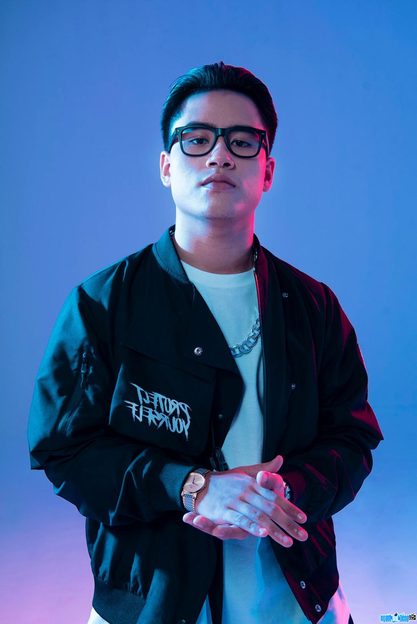 Cận cảnh gương mặt điển trai của rapper G.Ducky