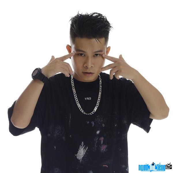 Hình ảnh mới nhất của rapper tài nang Seachains